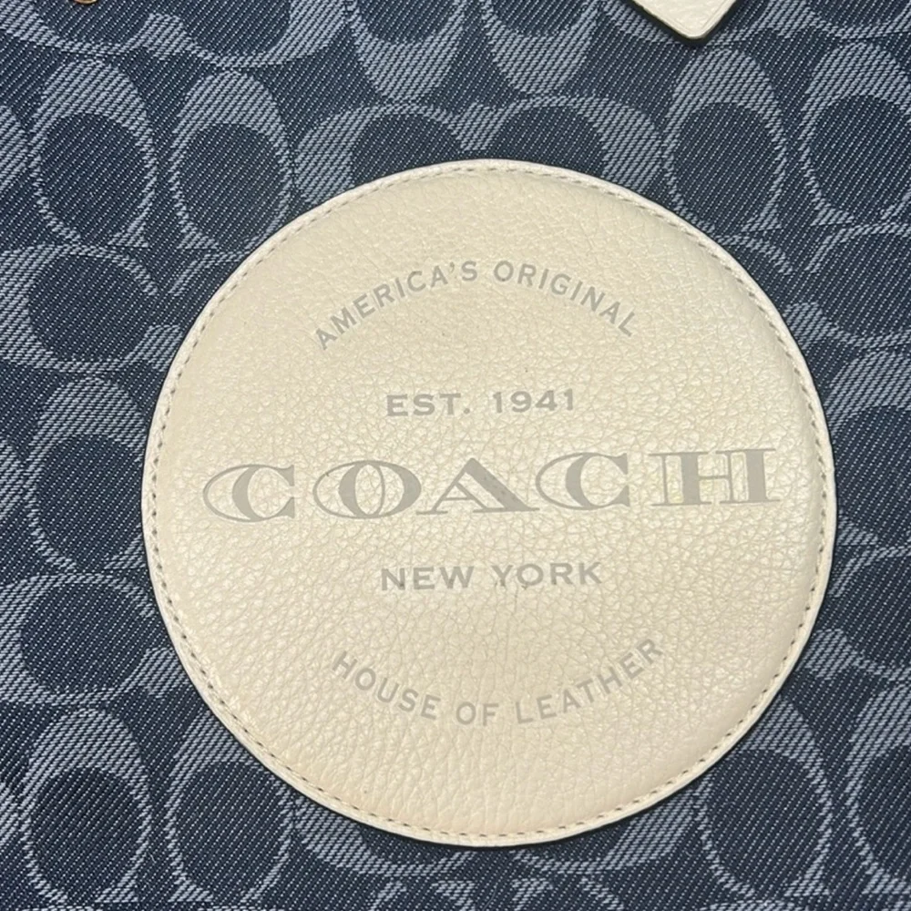 COACH C2823 TALL DEMPSEY CARRYALL SIGNATURE C WITH COACH PATCH & WRISTLET! - Picture 9 of 16